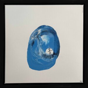 En person forsvinder ind i et væsen fra fantasiens verden.